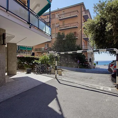 Rivierarent Spotorno Beach *